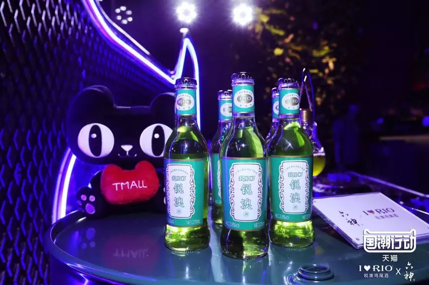  六神味鸡尾酒、鸭脖色唇膏？揭秘新晋网红款真相