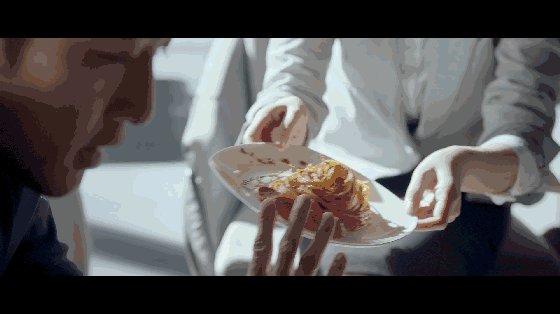  百雀羚反套路母亲节短片《当周董遭遇霸道总裁》